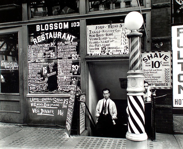 fachada de uma barbearia antiga